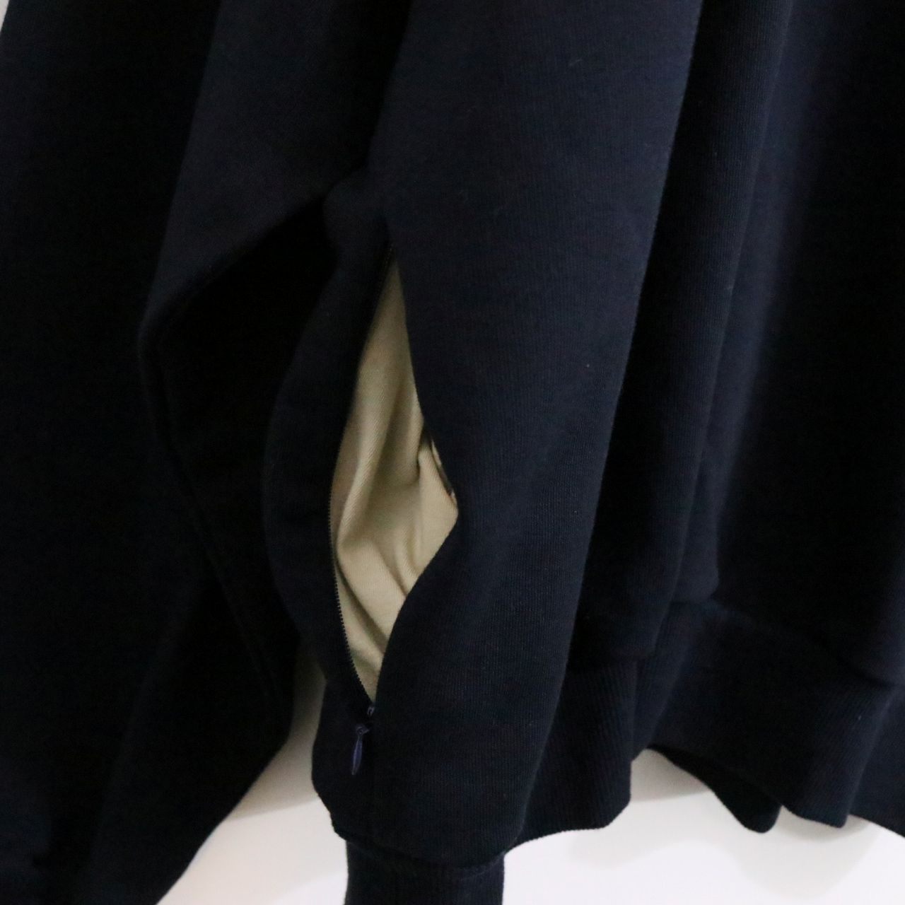 is-ness(イズネス) 25ss CREW NECK SWEAT
