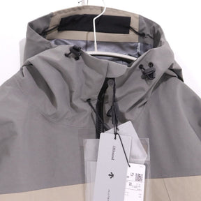 JJJJound × DESCENTE ALLTERRAIN 25AW | HARD SHELL JACKET "Beige / Gray" (DU5FWBJ1MB)