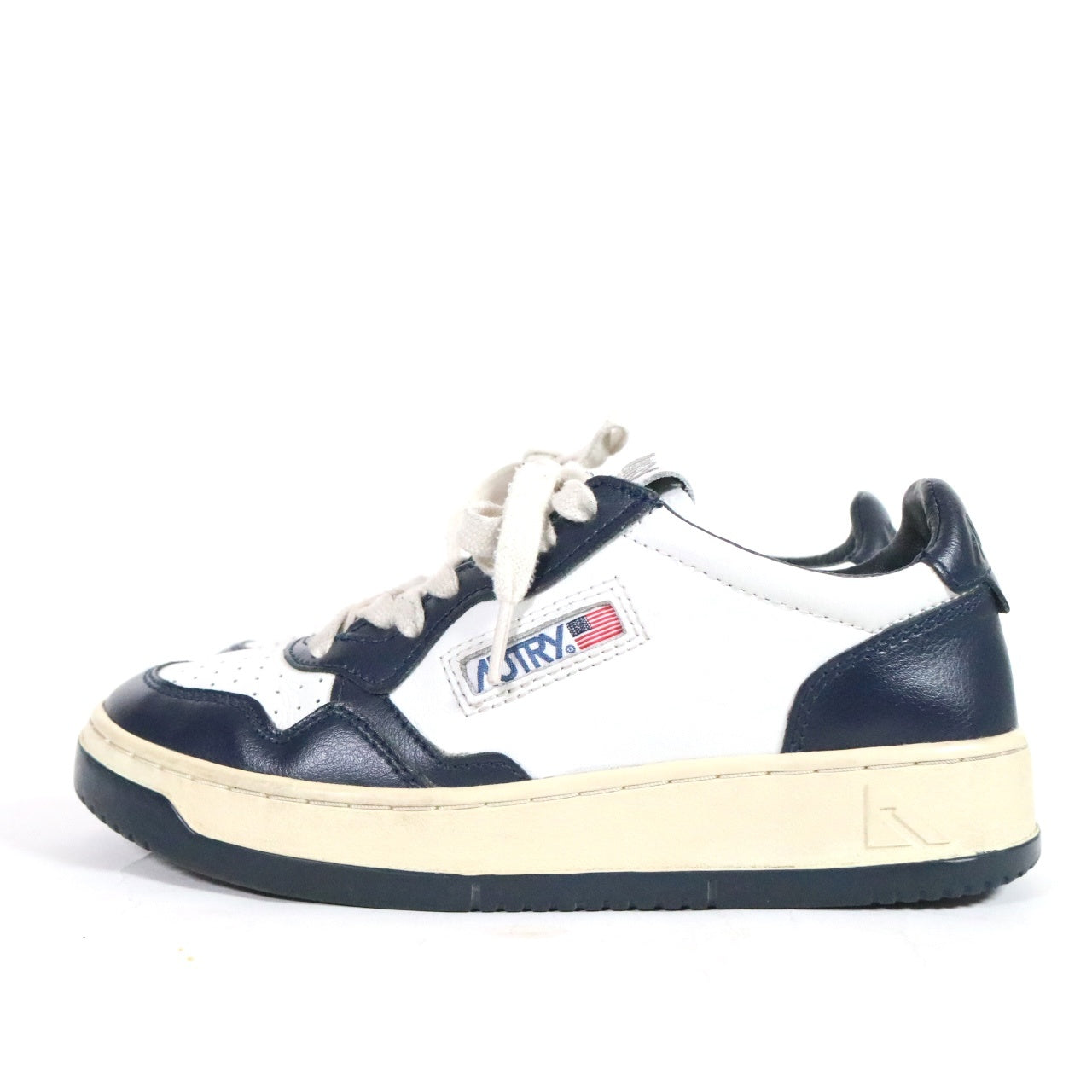 AUTRY| Medalist Low Sneakers "White/Blue" (AULW WB04)