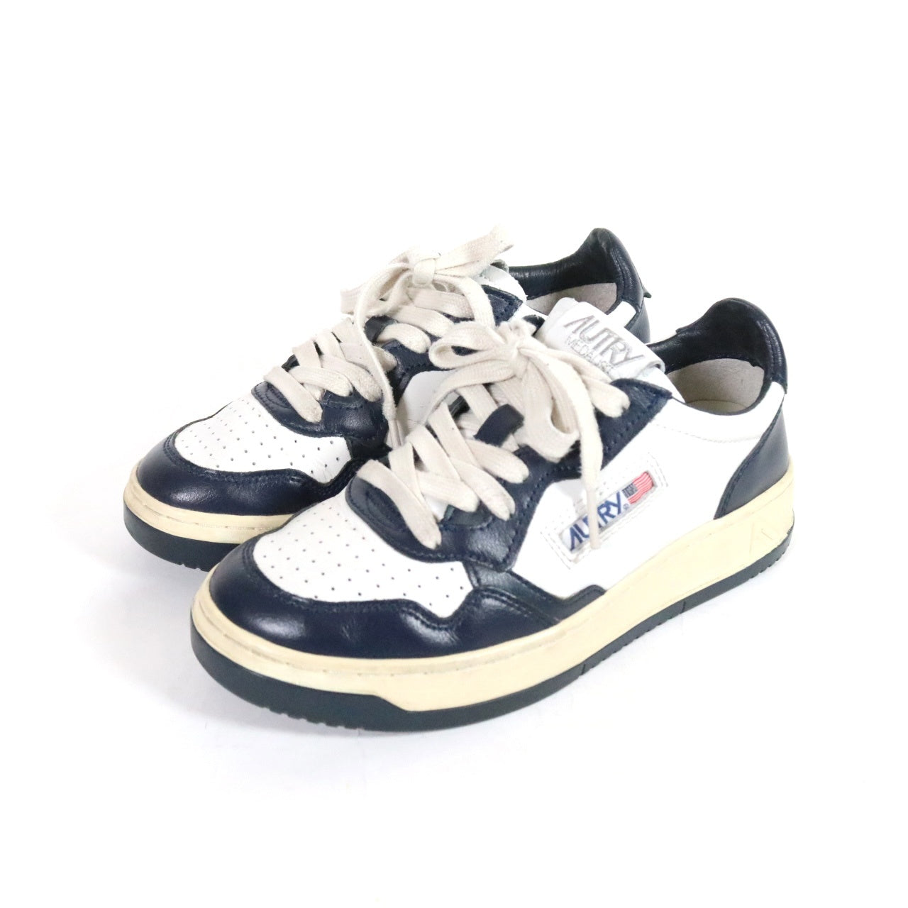 AUTRY| Medalist Low Sneakers "White/Blue" (AULW WB04)