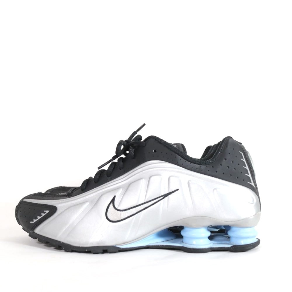 NIKE | SHOX R4 "Metallic Silver/Black" (HQ1988-004)
