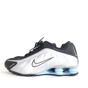 NIKE | SHOX R4 "Metallic Silver/Black" (HQ1988-004)