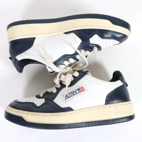 AUTRY| Medalist Low Sneakers "White/Blue" (AULW WB04)