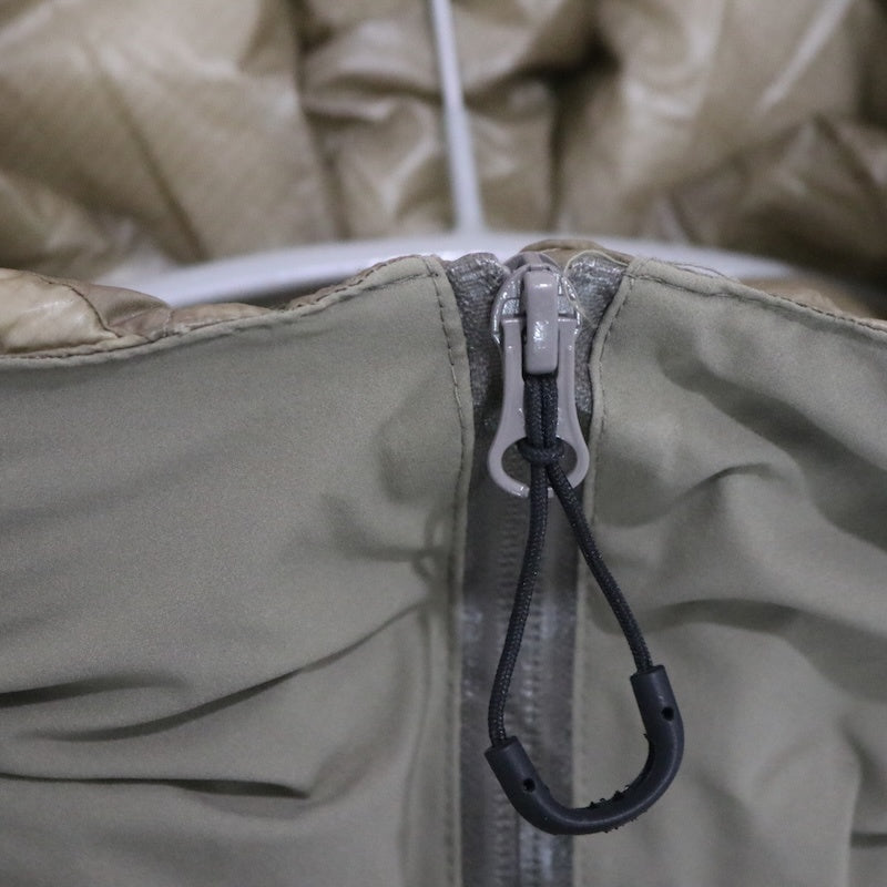 CMF OUTDOOR GARMENT 22AW | Lotus Down L7 Jacket "Beige" (CMF2202-J03C)