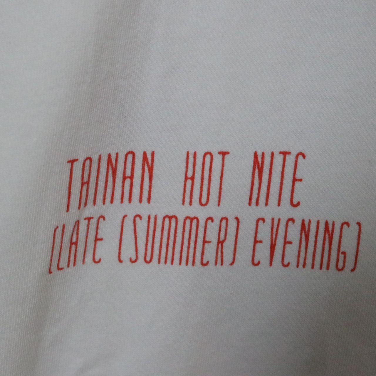 KAKUOZAN LARDER(カクオウザンラーダー) 台南熱夜 晩の夏 T-Shirt