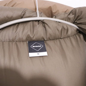 F.C.R.B. 25AW | FIELD DOWN PARKA "Beige (FCRB-252020)