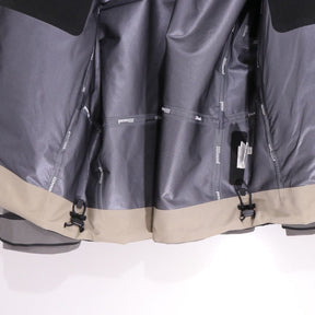 JJJJound × DESCENTE ALLTERRAIN 25AW | HARD SHELL JACKET "Beige / Gray" (DU5FWBJ1MB)
