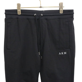 AKM(エーケーエム) COMPACT FRENCH TERRY 1POINT AKM LOGO EASY PANTS
