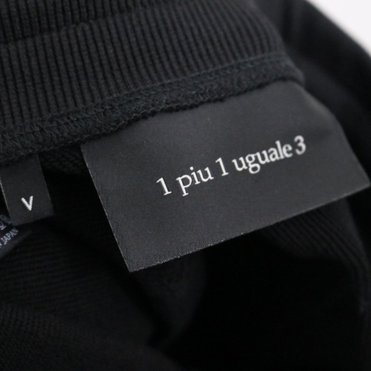 1PIU1UGUALE3(ウノピュウノウグァーレトレ) EASY SHORTS