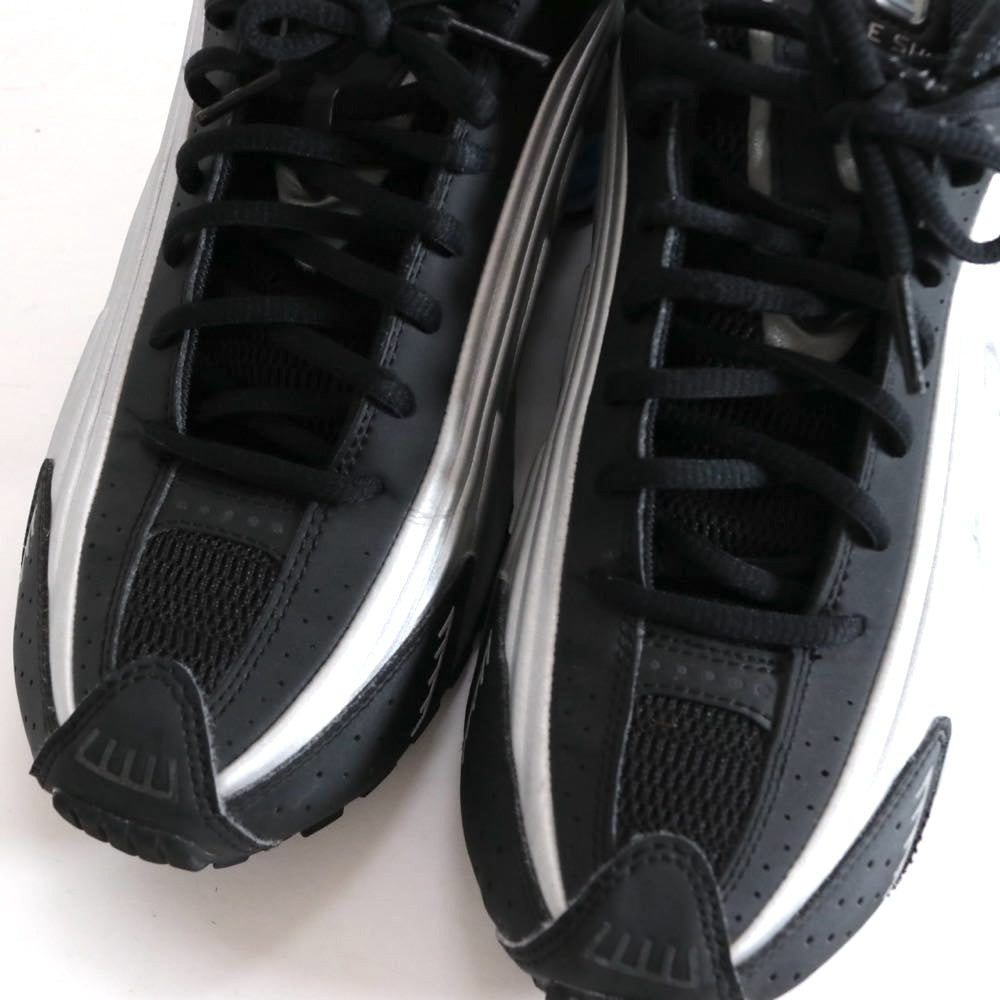 NIKE | SHOX R4 "Metallic Silver/Black" (HQ1988-004)