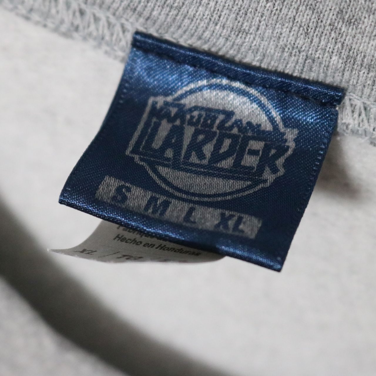 KAKUOZAN LARDER(カクオウザンラーダー) "DUBREIKO" Graphic Sweatshirt