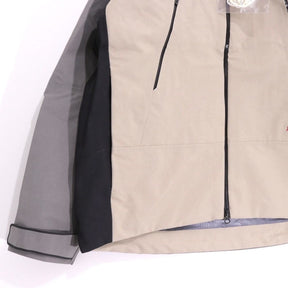 JJJJound × DESCENTE ALLTERRAIN 25AW | HARD SHELL JACKET "Beige / Gray" (DU5FWBJ1MB)