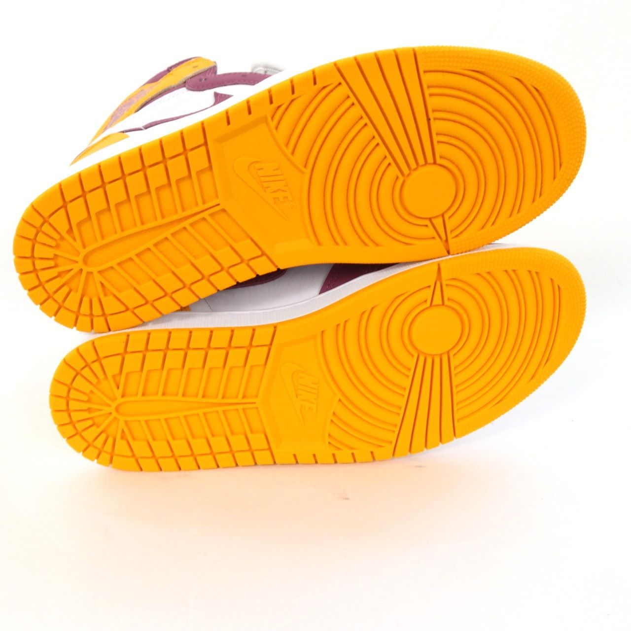 NIKE(ナイキ)AIR JORDAN 1 RETRO HIGH OG "BROTHERHOOD"